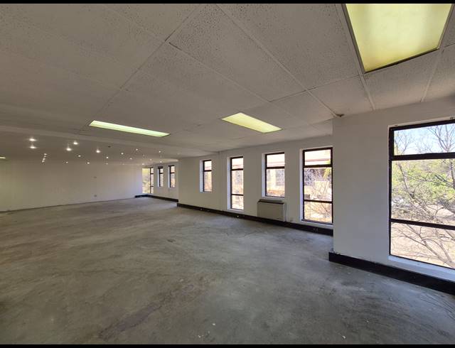 111M² OFFICE TO LET IN KRAMERVILLE